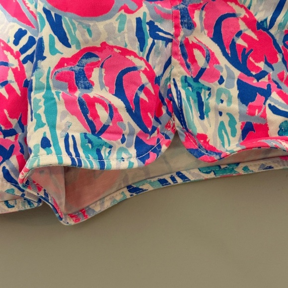 Lilly Pulitzer Hazelle Stretch Shorts in Cosmic Coral - Size 2 - Picture 4 of 9